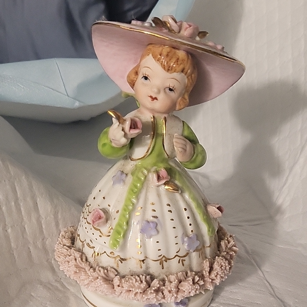 Vintage LEFTON OR THE LIKE Ceramic doll Figurine with Pink Hat